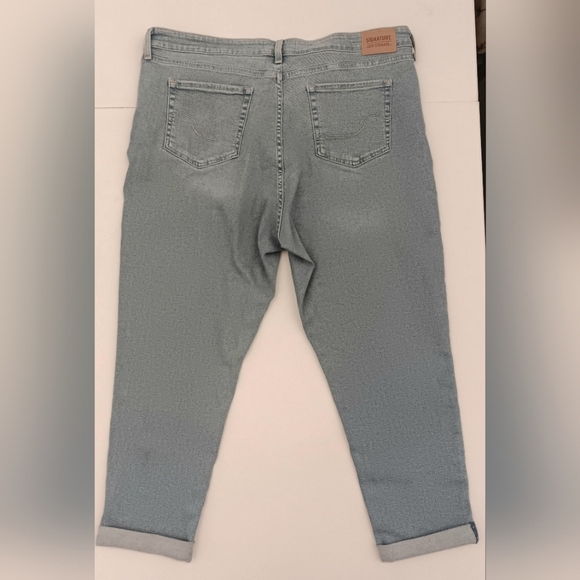 Levi's Mid-rise Boyfriend. 22. Light blue wash - Picture 3 of 11